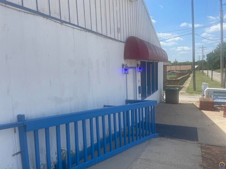 More Photos Of 115 W 7th St, Horton Restaurant For Sale