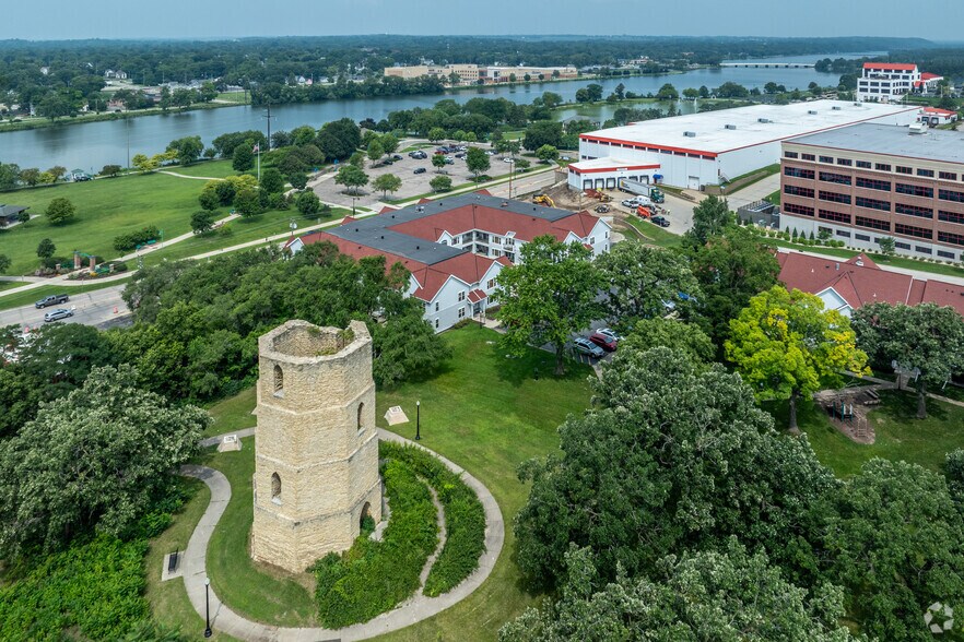 More Photos Of 1035 Pleasant St, Beloit Apartments For Lease