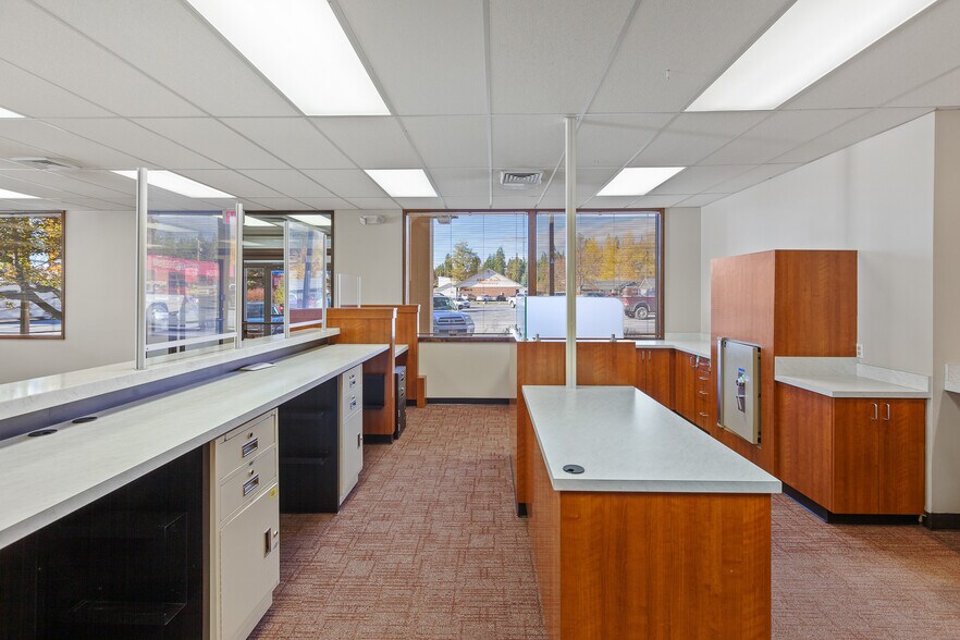 More Photos Of 5513 Highway 2, Priest River Bank For Lease