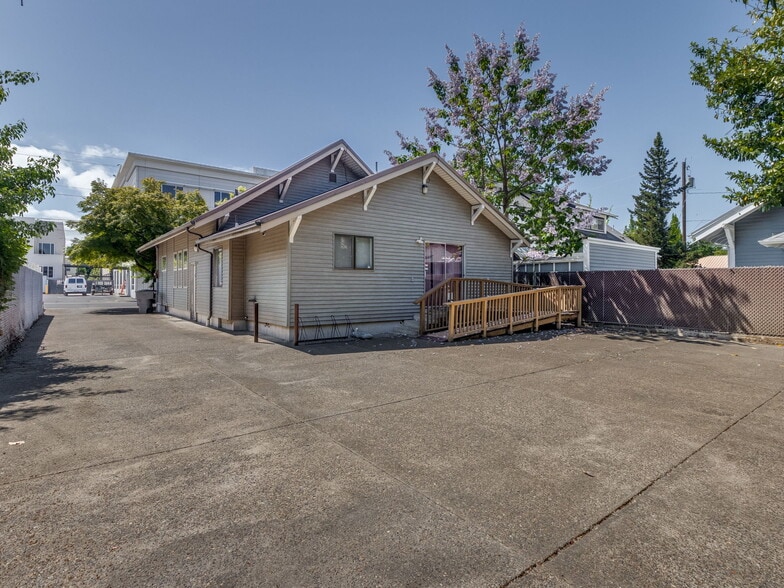 More Photos Of 319 NE 5th St, McMinnville Office Residential For Sale