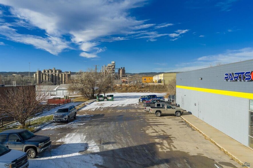 More Photos Of 631 Deadwood Ave, Rapid City Freestanding For Sale