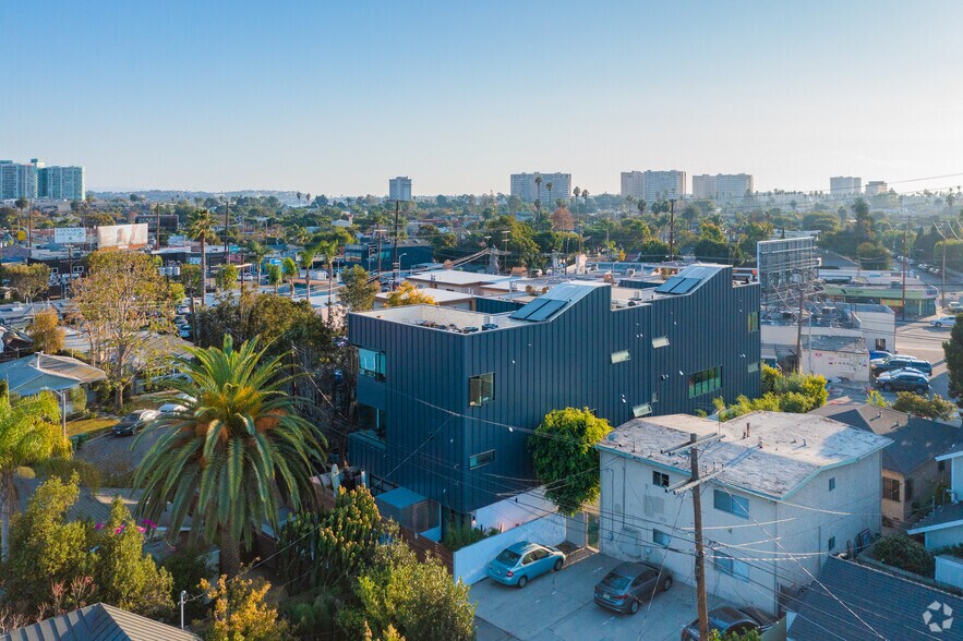 More Photos Of 2478 Penmar Ave, Venice Dormitory For Sale