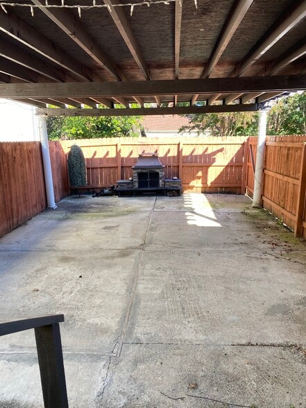 More Photos Of 2206 Union Ave, Memphis Office For Sale