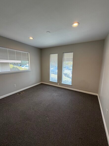 More Photos Of 4702-4704 Tieton Dr, Yakima Office Residential For Lease