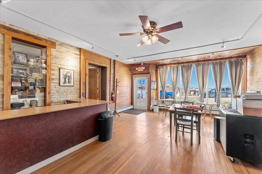 More Photos Of 517 Milwaukee St, Kewaunee General Retail For Sale