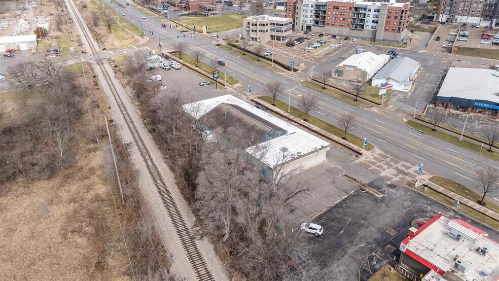 More Photos Of 906 2nd St, Coralville General Retail For Lease