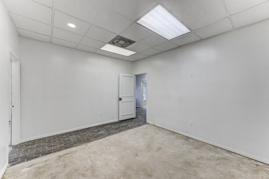 More Photos Of 14721 Pebble Bend Dr, Houston Medical For Lease