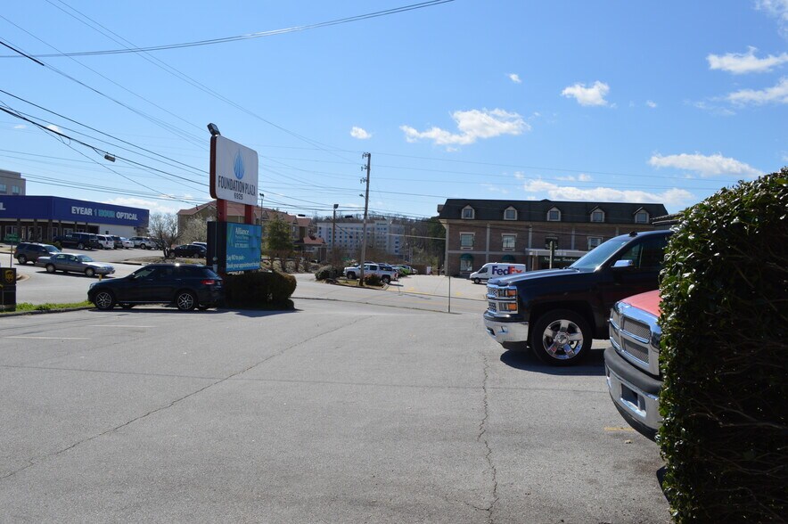 More Photos Of 7010 Lee Hwy, Chattanooga Storefront Retail Office For Sale