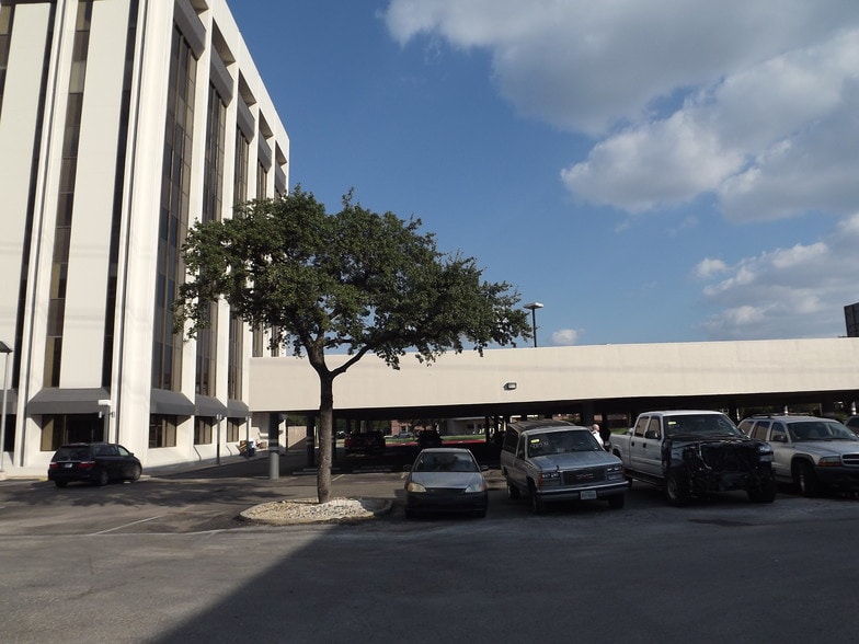 More Photos Of 8418 Broadway St, San Antonio Industrial For Sale