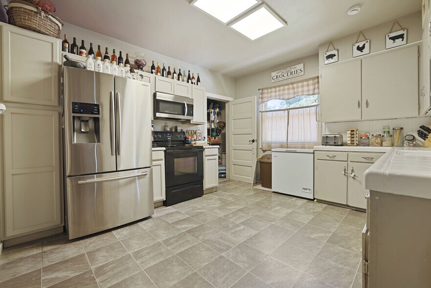 More Photos Of 411 Crane Ave, Turlock Office For Sale