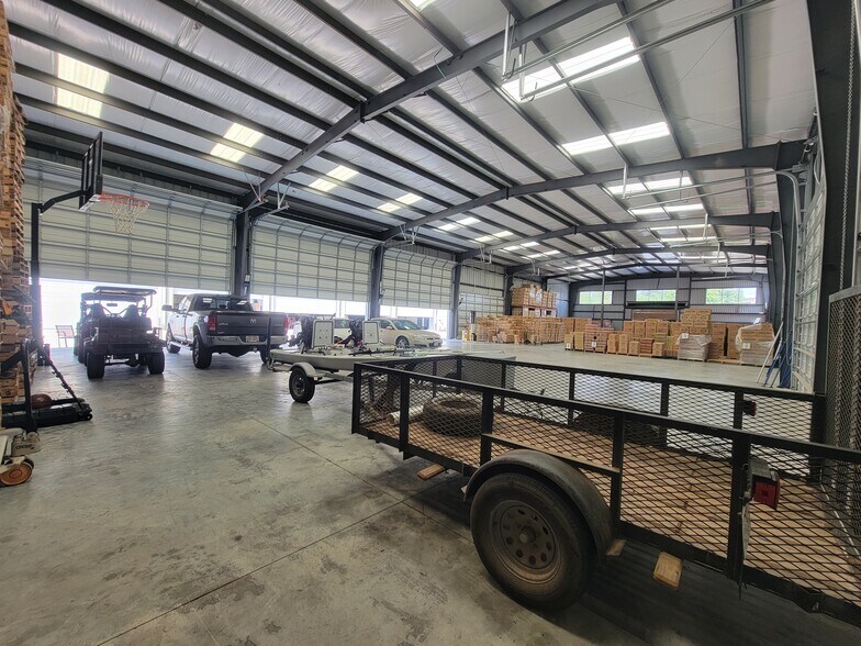 More Photos Of 6631 N Sam Houston Pky W, Houston Warehouse For Lease