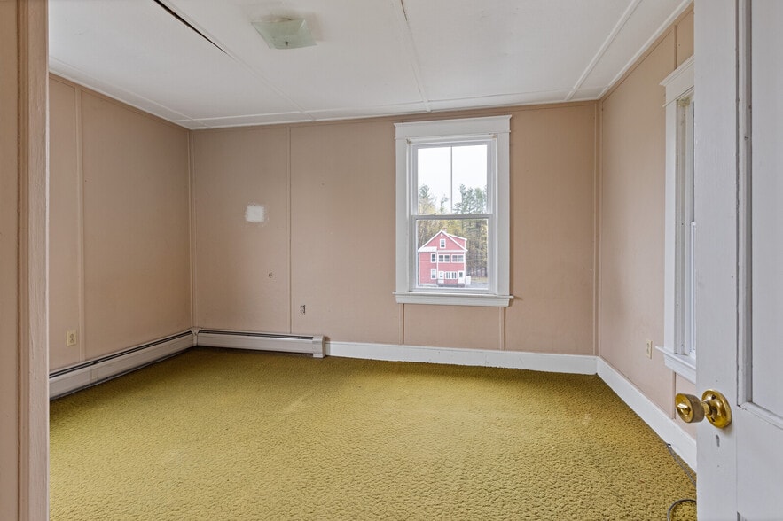 More Photos Of 166 Silver St, Waterville Medical For Sale