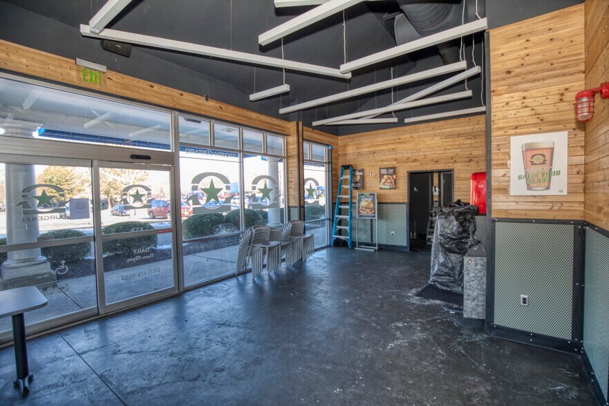 Primary Photo Of 6630 Mooretown Rd, Williamsburg Restaurant For Lease