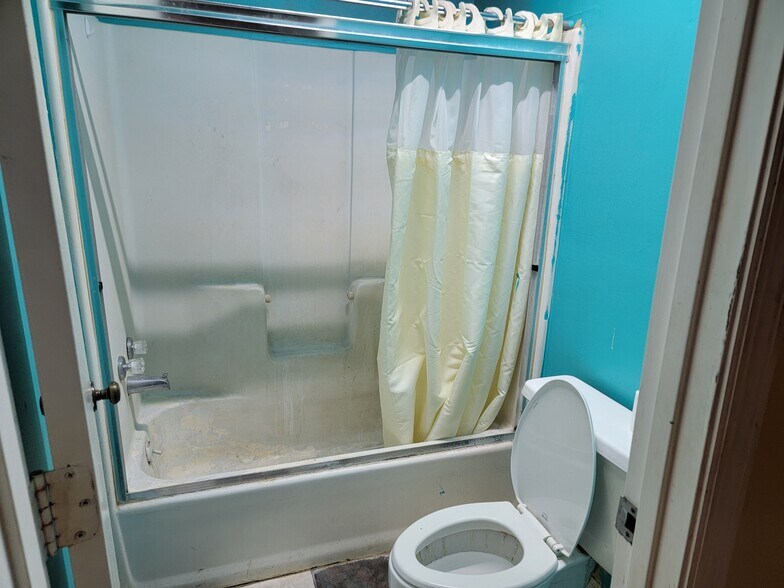 More Photos Of 418 Central Dr, East Dublin Hotel For Sale