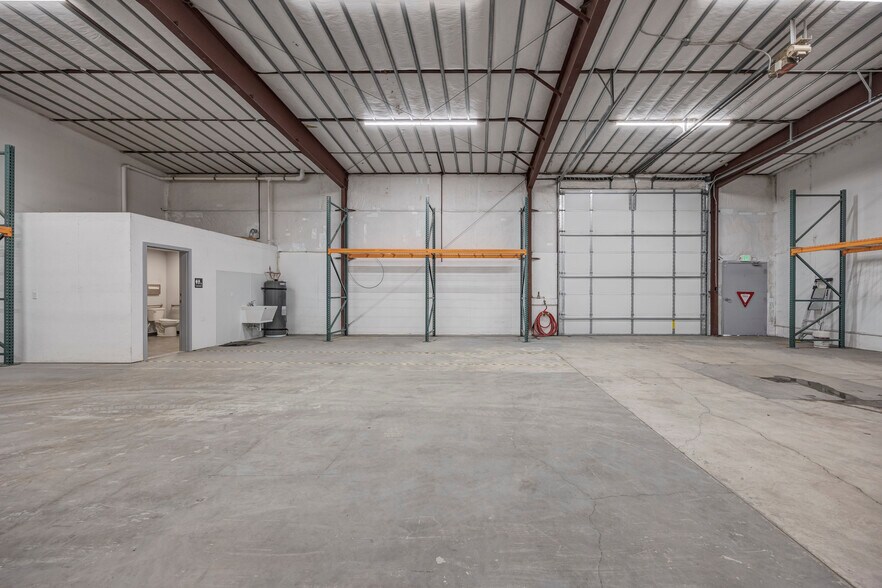 More Photos Of 323 6th St, Umatilla Industrial For Lease