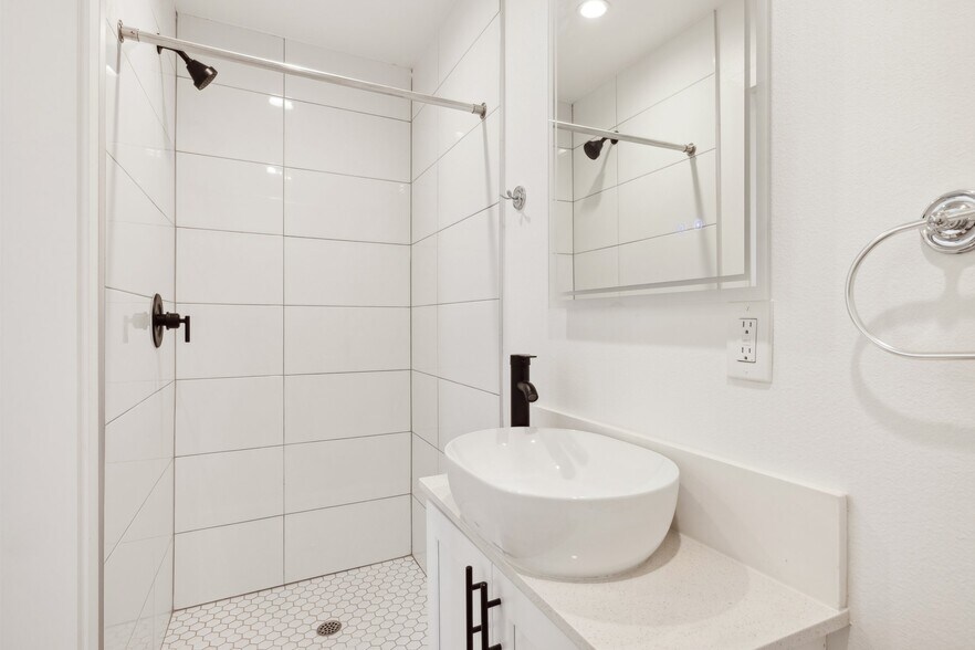 More Photos Of 1326 W 35th Pl, Los Angeles Apartments For Sale