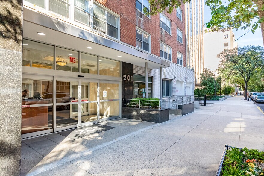 More Photos Of 233 3rd Ave, New York Apartments For Lease