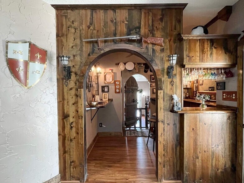 More Photos Of 175 Herber, New Braunfels Specialty For Sale