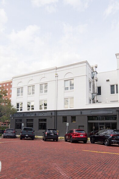 More Photos Of 442 W Kennedy Blvd, Tampa Office For Lease