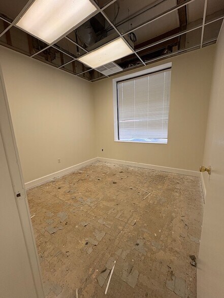 More Photos Of 201 W Market St, Kingsport Office For Sale