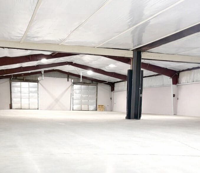 Primary Photo Of 5232 Tractor Rd, Toledo Warehouse For Lease