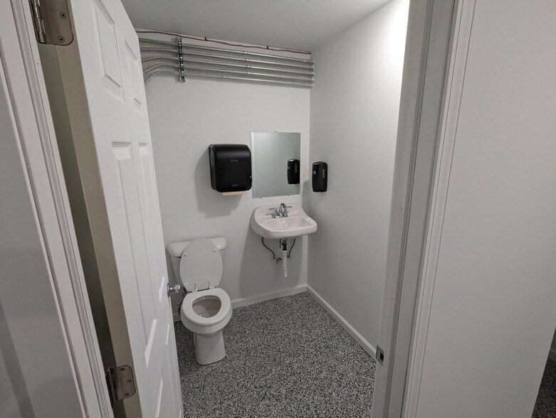 More Photos Of 2035 Orchard Dr, Brookings Restaurant For Sale