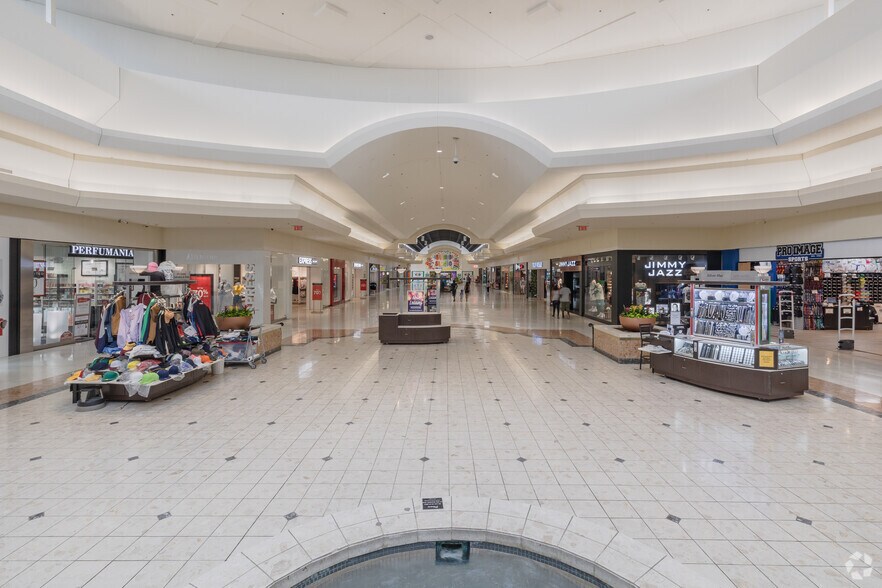 More Photos Of 86-750 W 14 Mile Rd, Troy Unknown For Lease