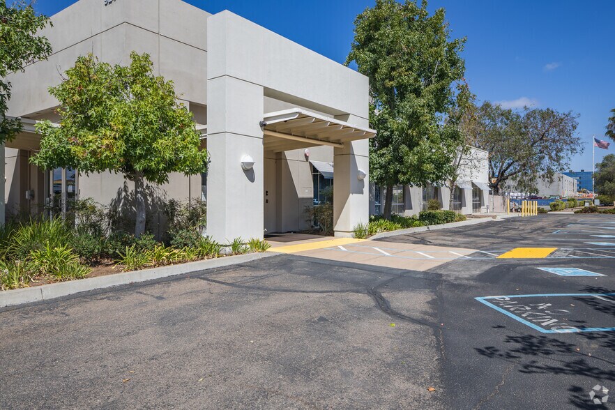 More Photos Of 9244 Balboa Ave, San Diego Light Manufacturing For Sale