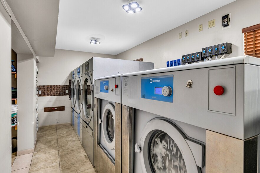 More Photos Of 841 N Krome Ave, Homestead Hotel For Sale