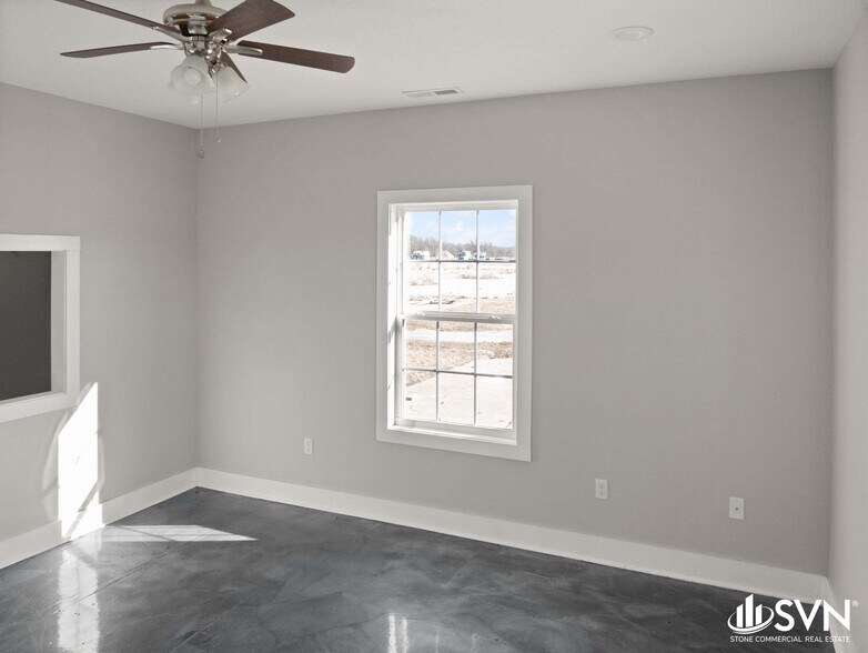 More Photos Of 300 Opportunity dr, Mayfield Warehouse For Sale