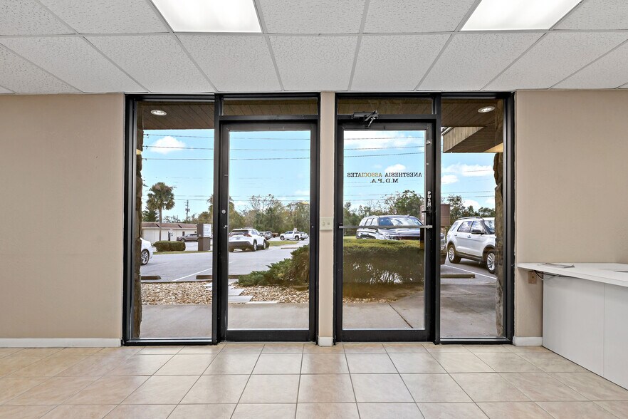 More Photos Of 567 Avenue K SE, Winter Haven Office For Sale