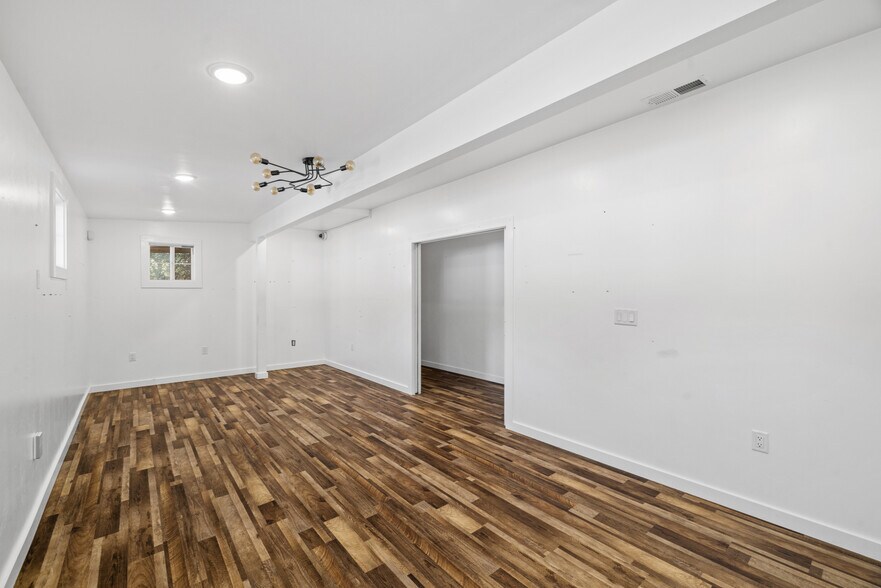 More Photos Of 840 N Cloverdale Blvd, Cloverdale Convenience Store For Sale