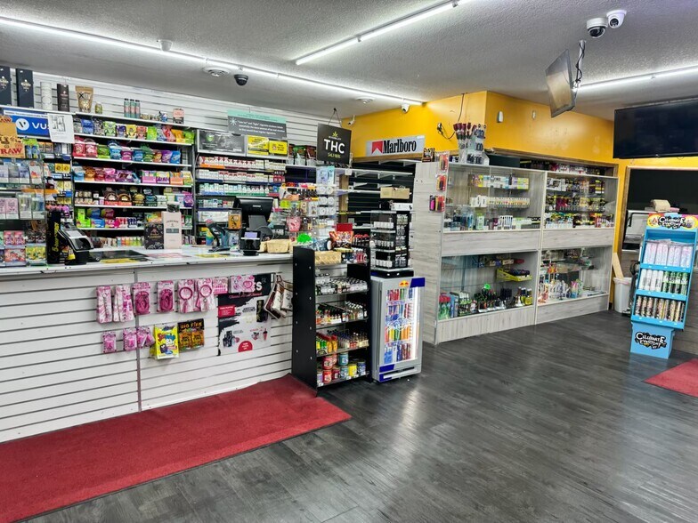 More Photos Of 4300 S 22nd Ave E, Newton Convenience Store For Sale