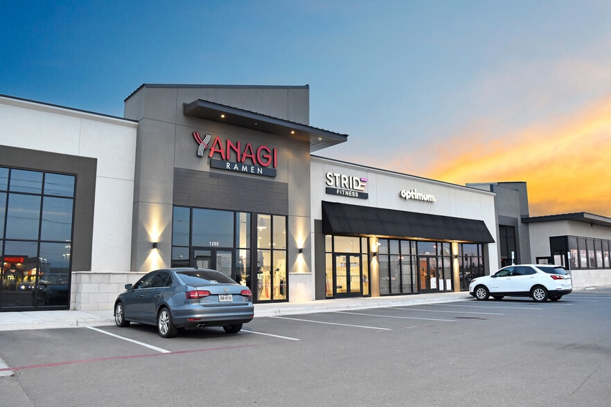 More Photos Of 114th St & Quaker Ave, Lubbock Storefront For Lease