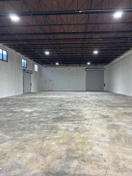 More Photos Of 7975-7985 W 20th Ave, Hialeah Warehouse For Lease