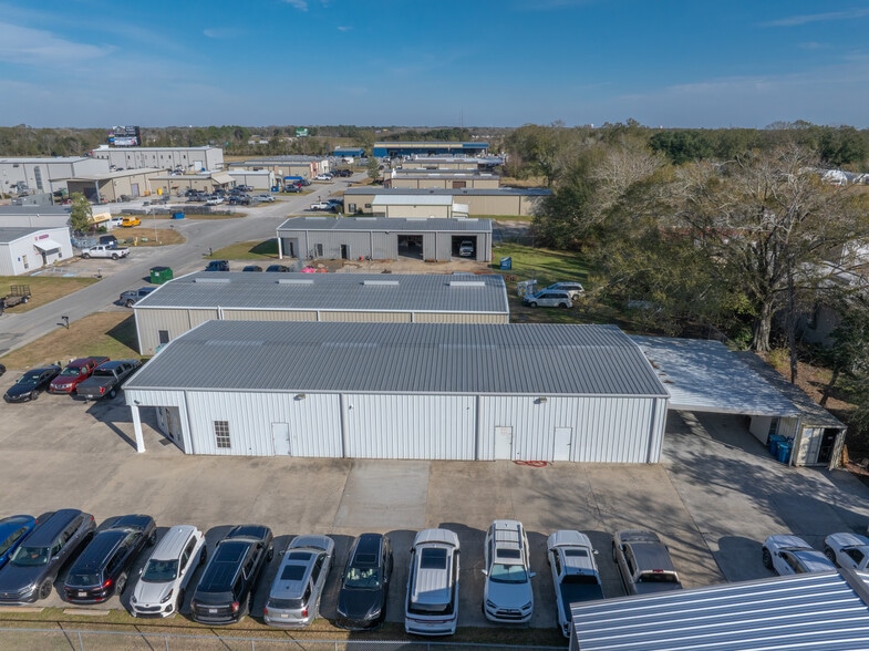 More Photos Of 106 Abigayles Row, Scott Warehouse For Sale
