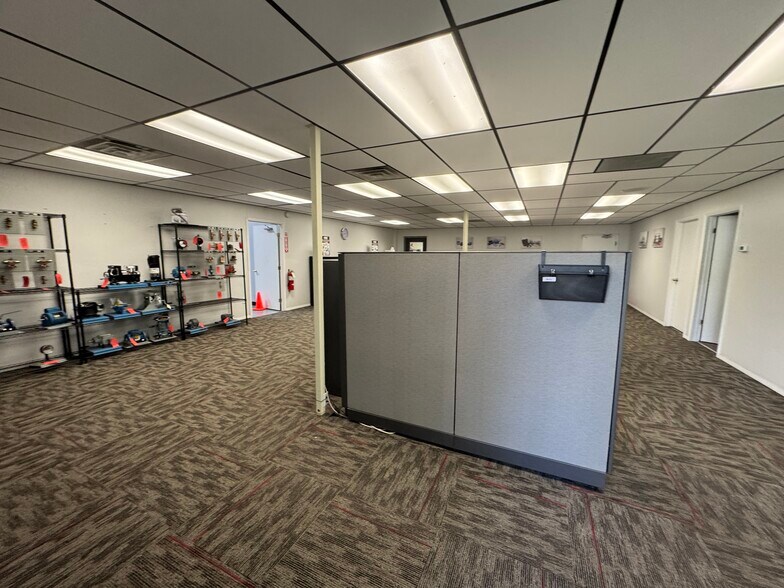 More Photos Of 601 Heron Dr, Logan Township Flex For Lease