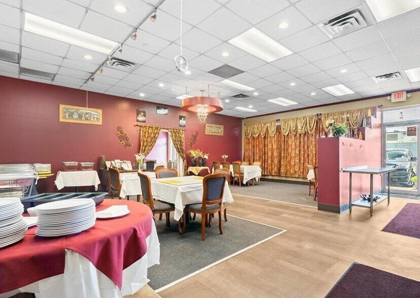 More Photos Of 1060 Trowbridge Rd, East Lansing Restaurant For Sale