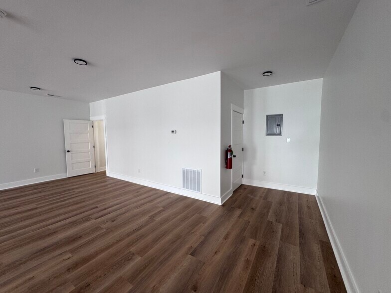 More Photos Of 118 McSween Ave, Newport Office For Sale