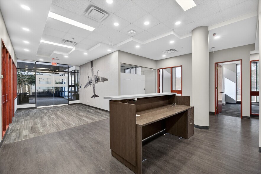 More Photos Of 455 Boul Fénelon, Dorval Medical For Lease