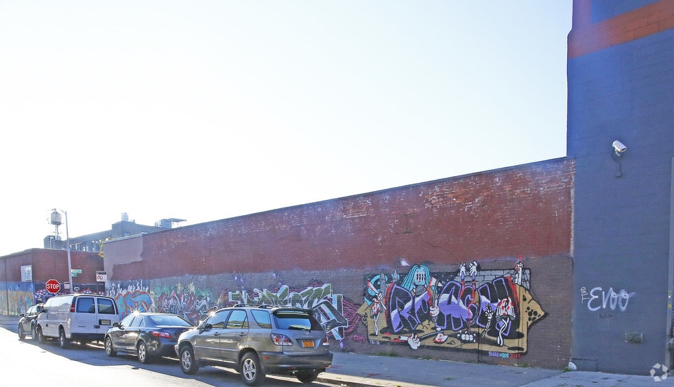 More Photos Of 32 Meadow St, Brooklyn Warehouse For Lease