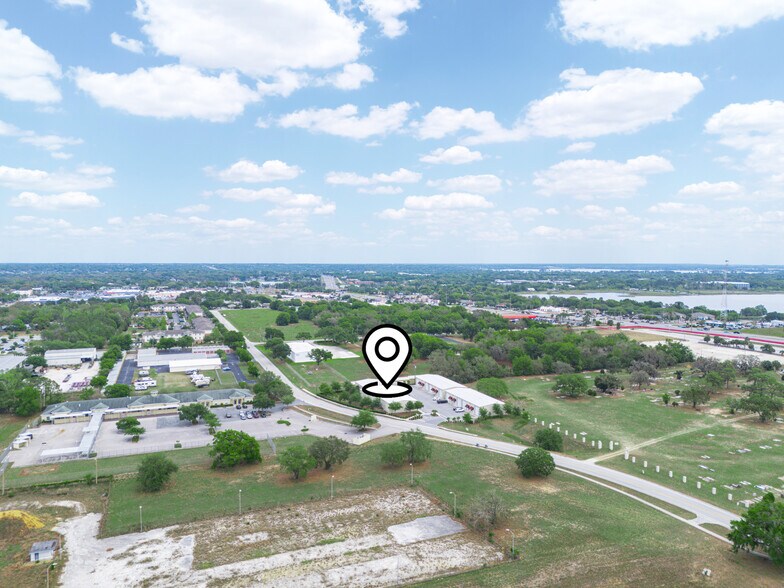 More Photos Of 1220 Huffstetler Dr, Eustis Warehouse For Lease