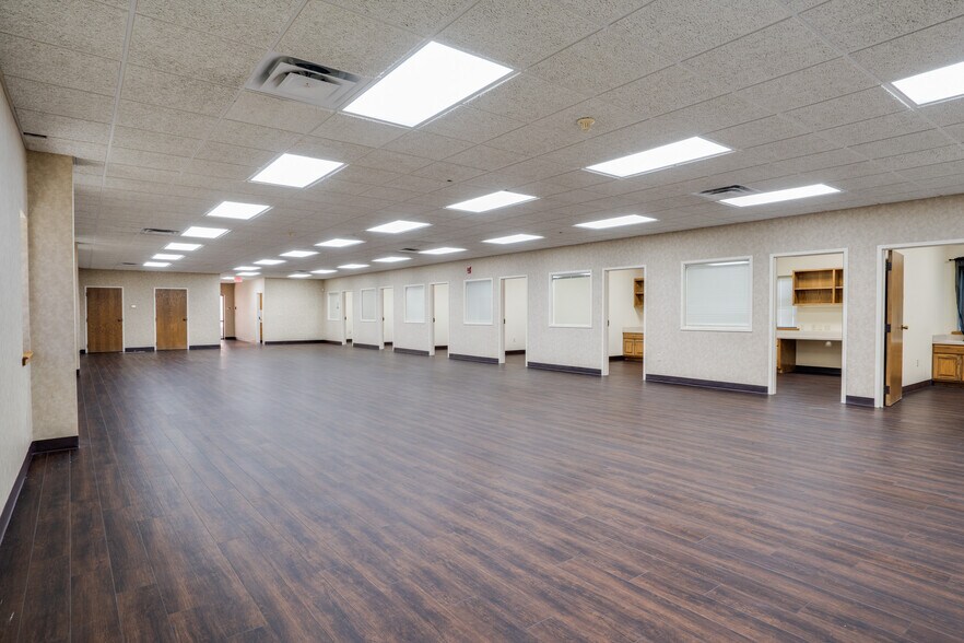 More Photos Of 2716 Commerce St, Wichita Falls Industrial For Sale