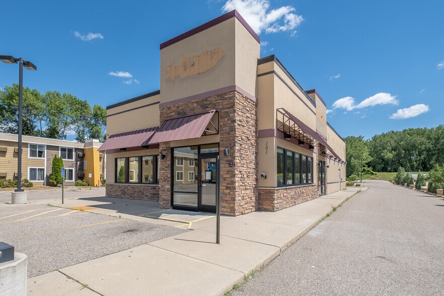 Primary Photo Of 101 W Lind St, Mankato Fast Food For Lease