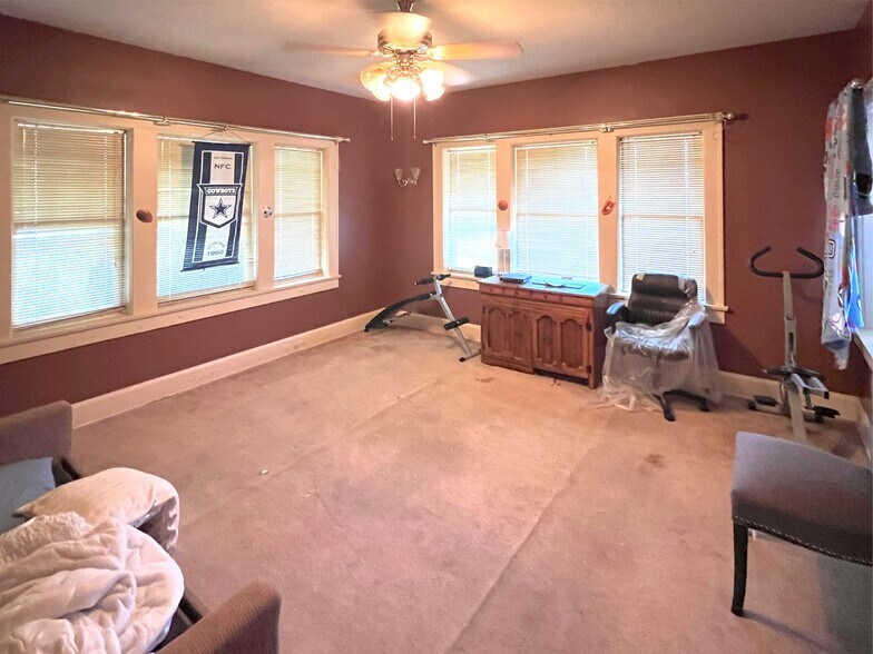 More Photos Of 621 E Broadway St, Altus Office Residential For Sale