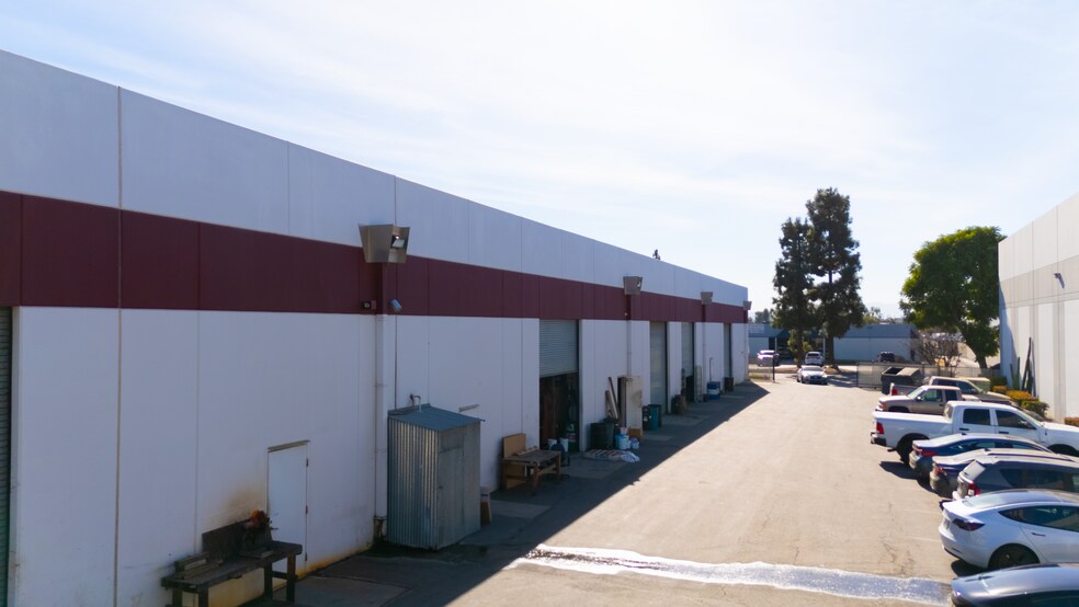 More Photos Of 555 N Main St, Riverside Manufacturing For Sale