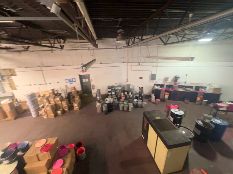 More Photos Of 10-12 Niagara Ave, Freeport Warehouse For Lease