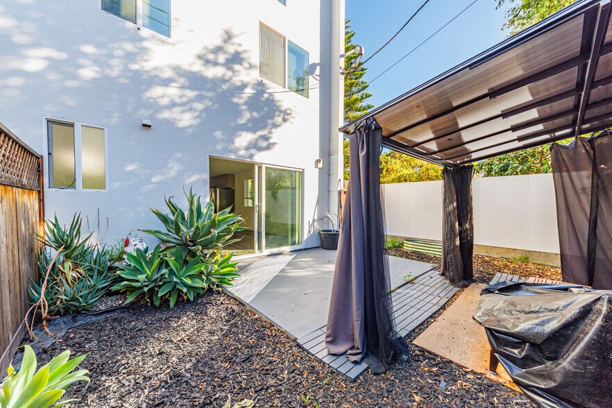 More Photos Of 1121 N Berendo St, Los Angeles Multifamily For Sale