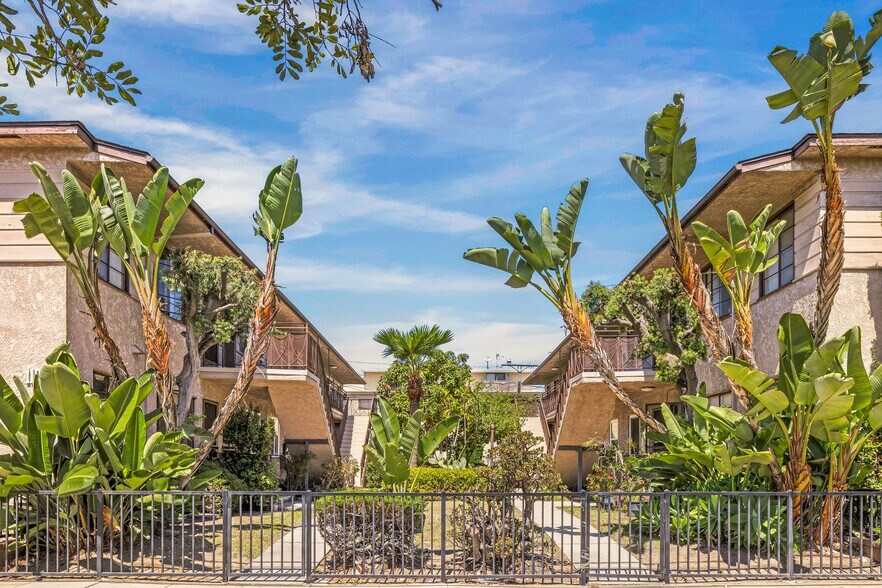 Primary Photo Of 11061 Venice Blvd, Los Angeles Apartments For Sale