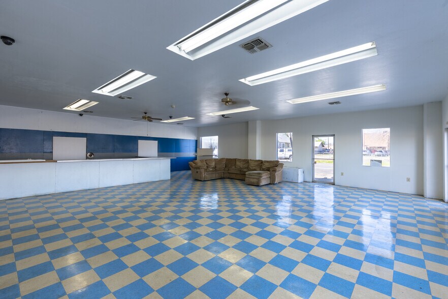 More Photos Of 609 N 7th St, Williams Auto Repair For Sale